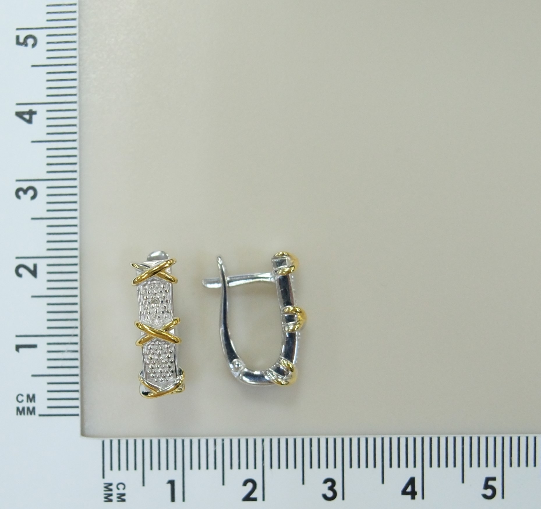 Серебряные серьги с бриллиантами